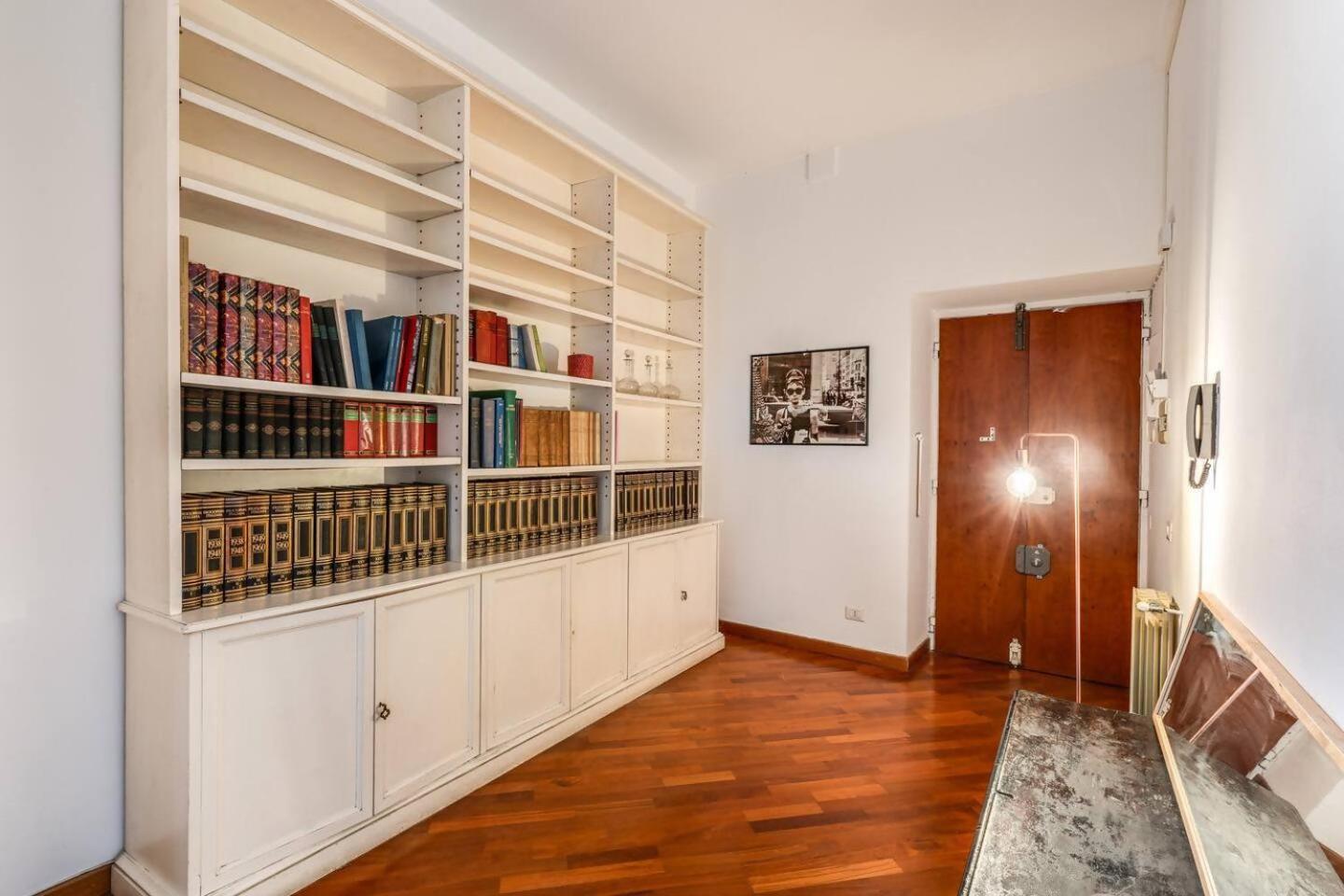 Splendid Flat On The Tiber River Rom